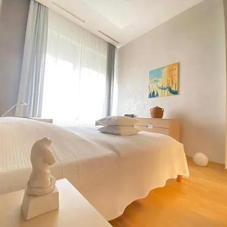 Apartment Modern Apartment,24/7 Security,free Parking *