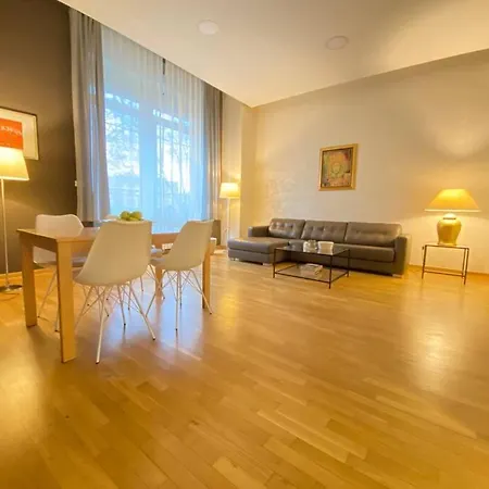 Apartment Modern Apartment,24/7 Security,free Parking *