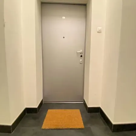Apartment Modern Apartment,24/7 Security,free Parking