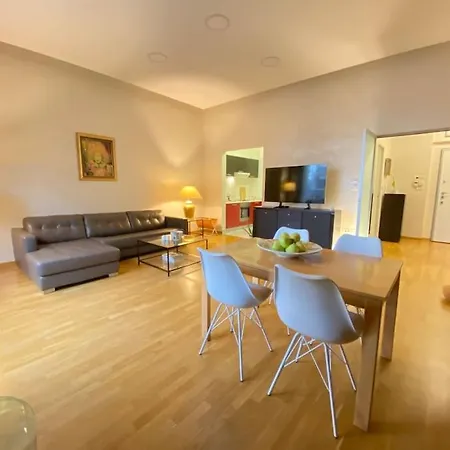 Apartment Modern Apartment,24/7 Security,free Parking