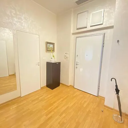 Modern Apartment,24/7 Security,free Parking *