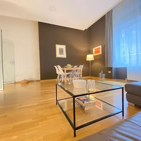 Apartment Modern Apartment,24/7 Security,free Parking