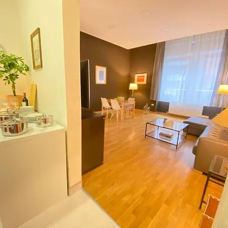 Apartment Modern Apartment,24/7 Security,free Parking