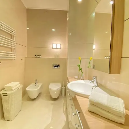 Modern Apartment,24/7 Security,free Parking