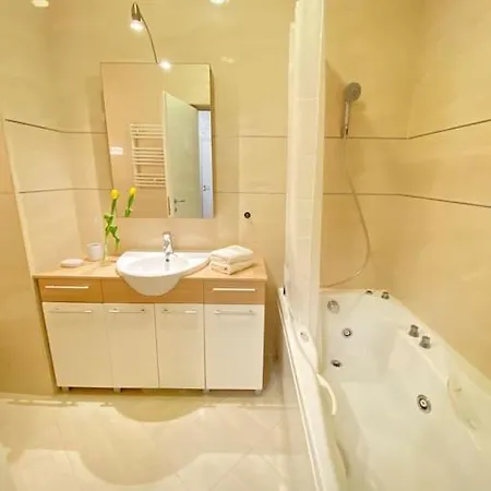 Modern Apartment,24/7 Security,free Parking