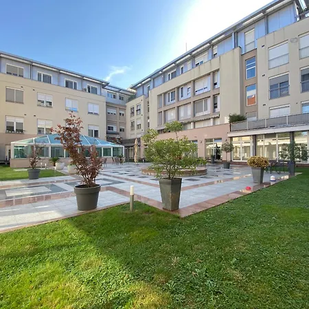 Apartment Modern Apartment,24/7 Security,free Parking *